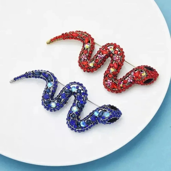 VQ Snake Brooch - Picture 2 of 5